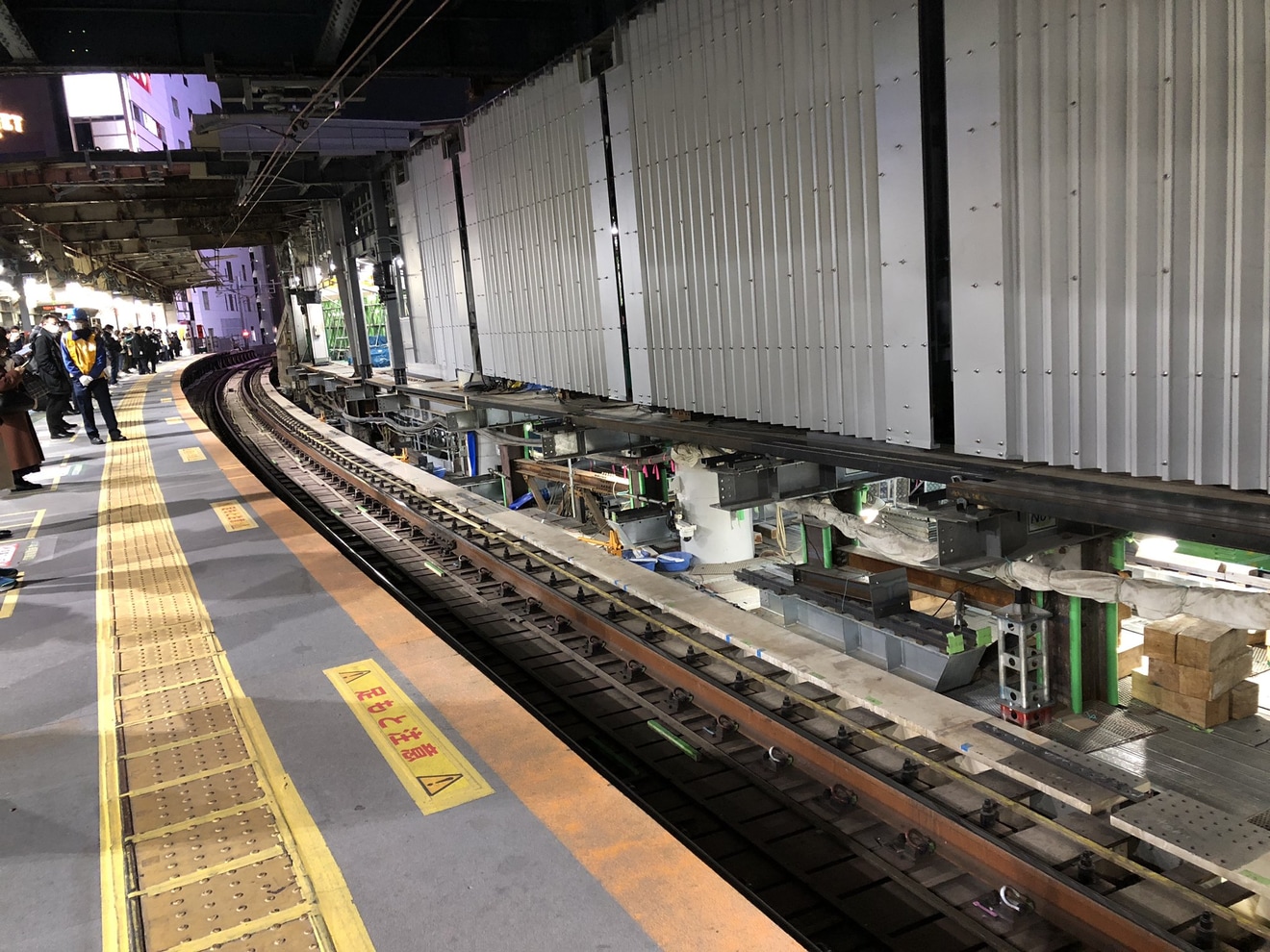 【JR東】山手線渋谷駅外回りホームが営業終了の拡大写真