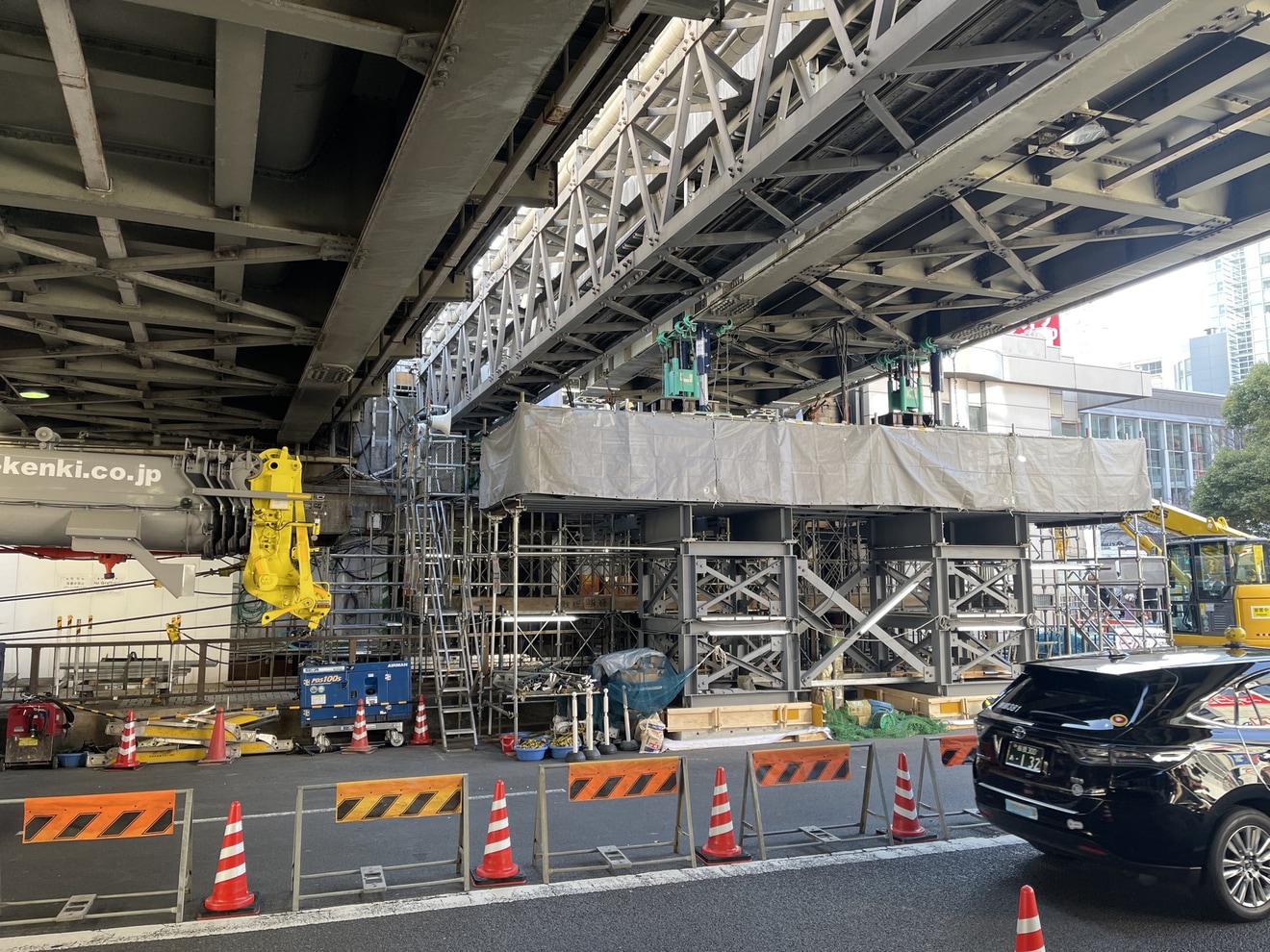 【JR東】宮益架道橋がジャッキアップ中の拡大写真