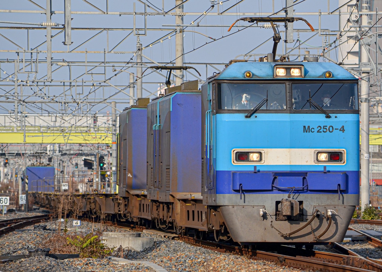 【JR貨】M250系16両 京都貨物から疎開返却回送の拡大写真