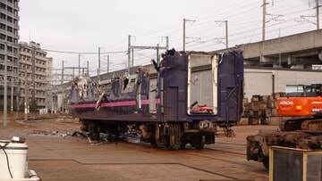 【JR東】485系「華」中間車が解体中