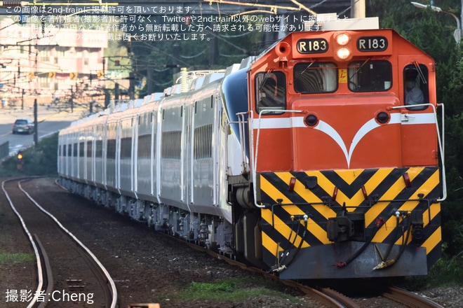  【台鐵】EMU3000型第26編成が輸送を暖暖〜八堵間で撮影した写真