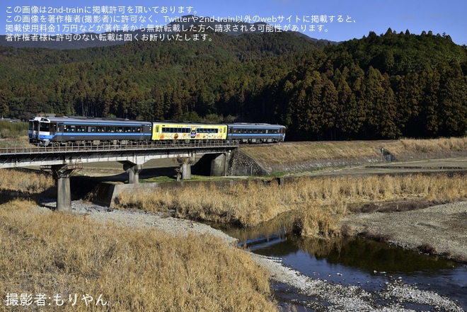 【JR四】「牟岐線沿線魅力再発見ツアー」に伴うキハ185系団臨を不明で撮影した写真