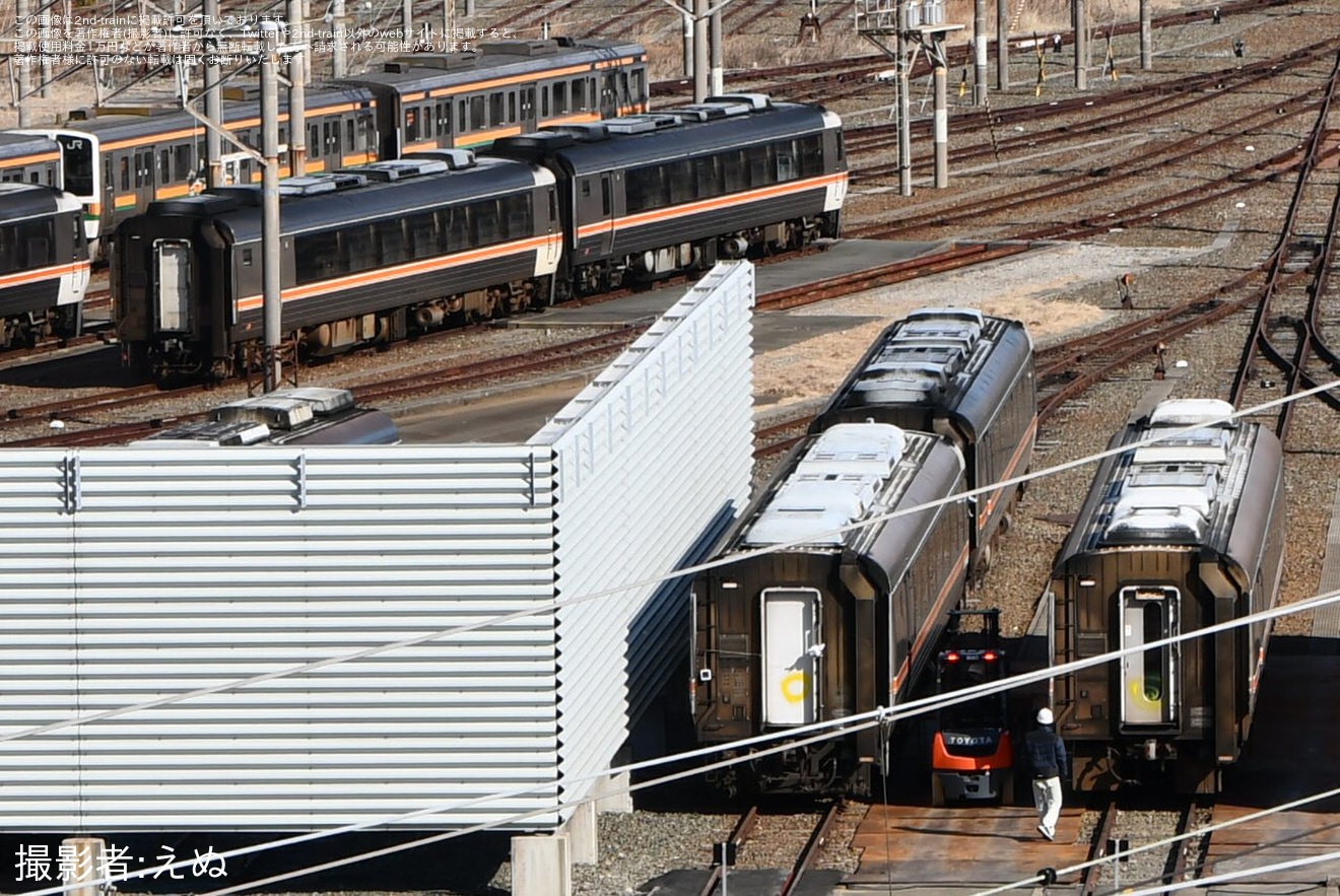 【JR海】キハ85系が西浜松で解体中の拡大写真