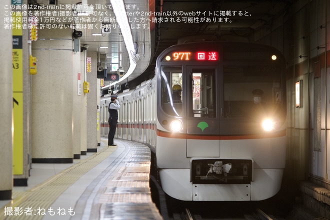【都営】5300形5320編成東日本橋駅ホームドア輸送を不明で撮影した写真