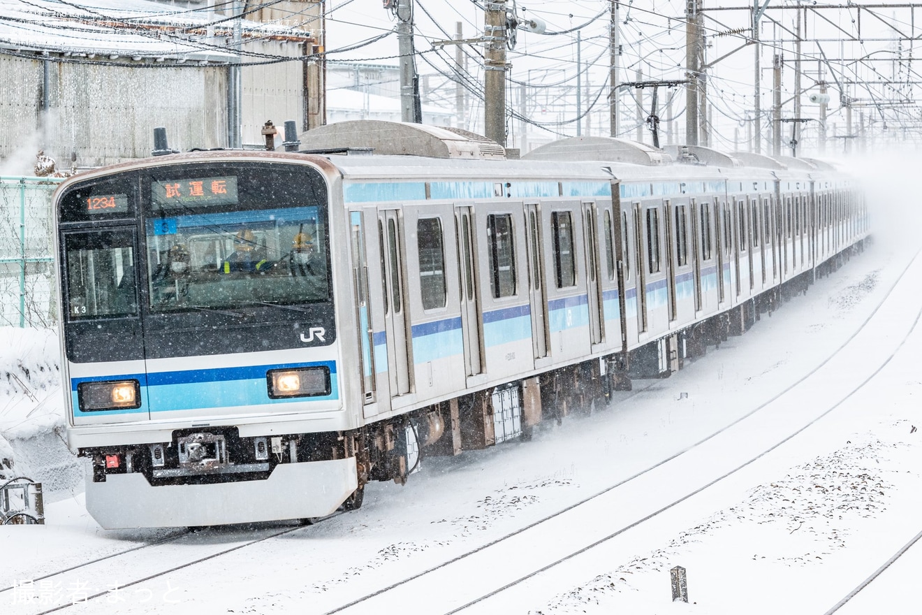 【JR東】E231系800番台が機器更新工事を終えて秋田総合車両センターで構内試運転の拡大写真