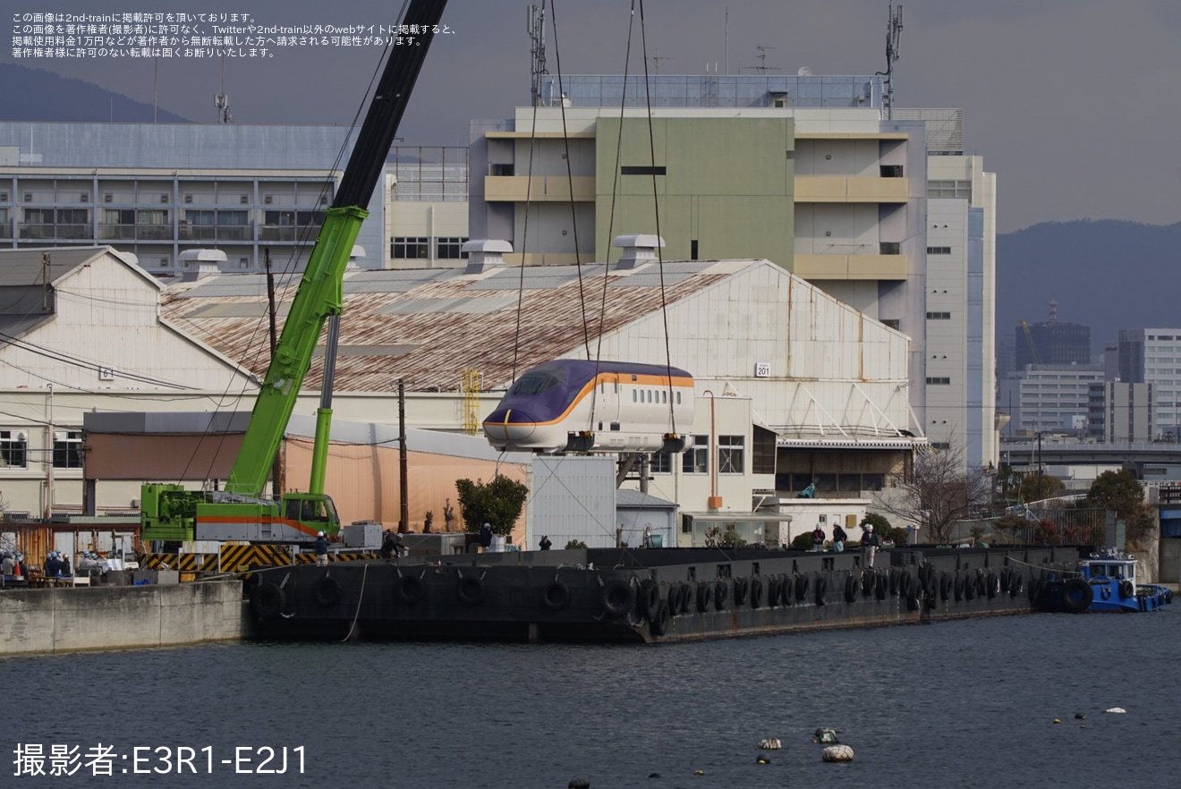 【JR東】E8系G1編成が川崎車両から船積みの拡大写真