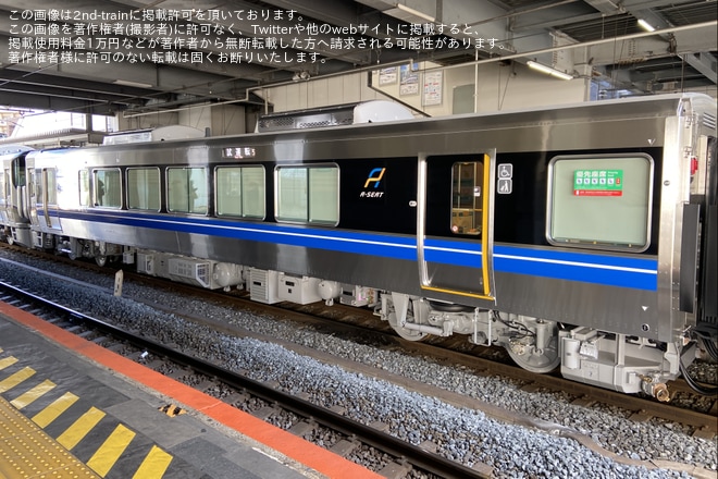 【JR西】225系K1+K2編成(Aシート車両) 近畿車輛出場を放出駅で撮影した写真