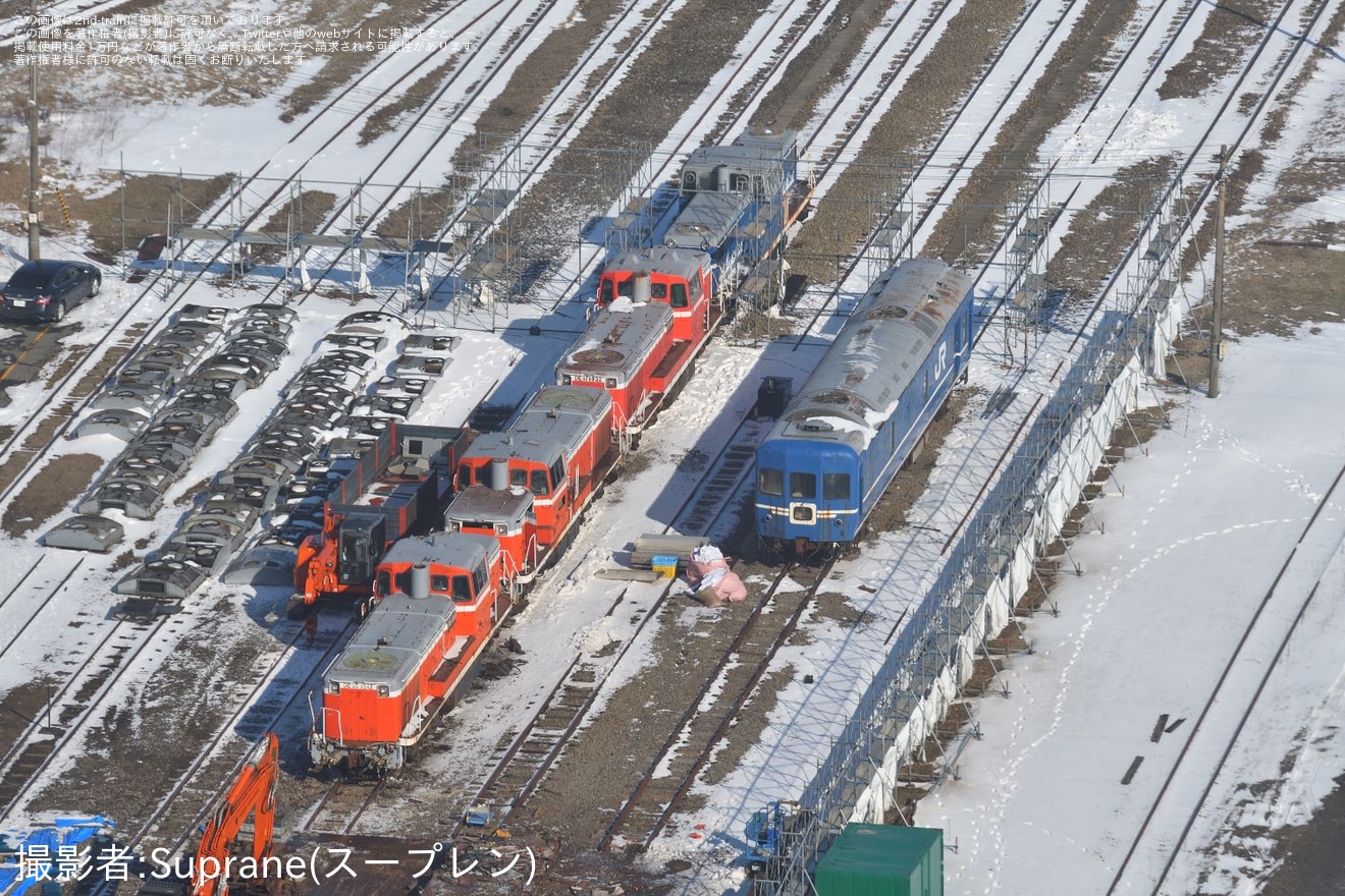 【JR東】秋田港駅に留置されている24系客車最後の1両にの拡大写真