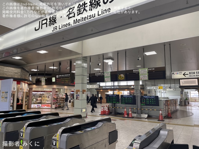 【JR海】豊橋駅の電光掲示板が使用停止となり床置きのLCDに