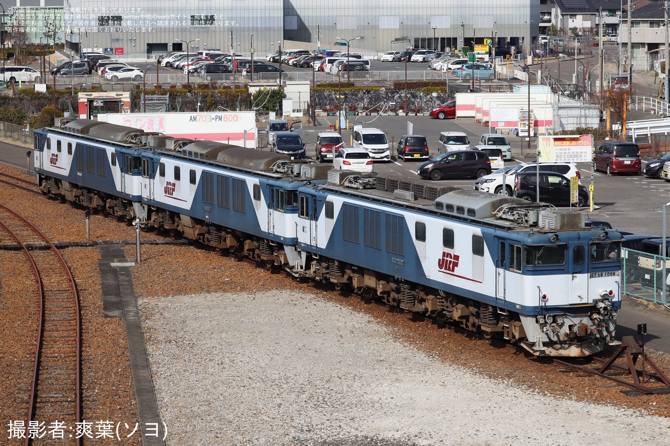 【JR貨】EF64-1004とEF64-1015とEF64-1002が稲沢の解体線への拡大写真