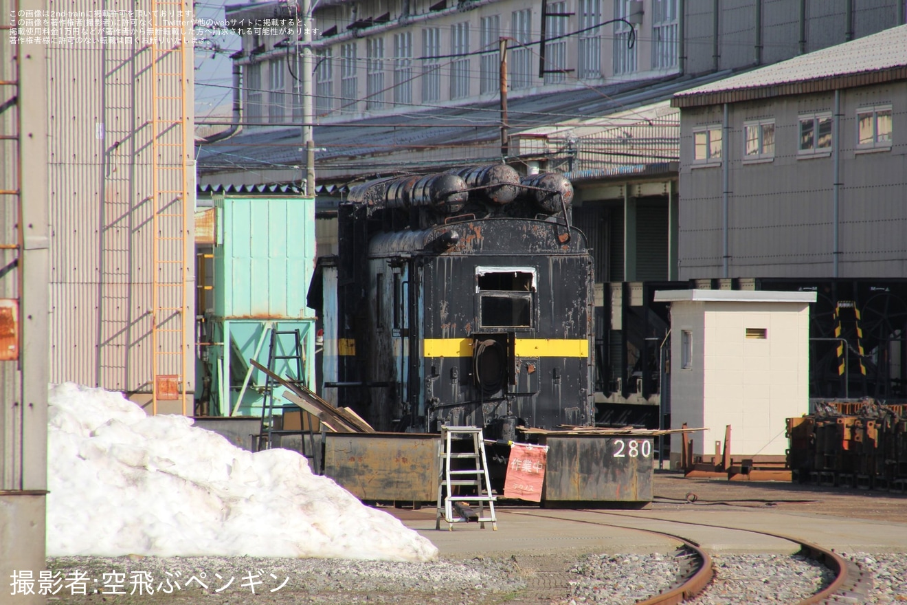 【JR西】キ100形キ209が金沢総合車両所にて解体中の拡大写真