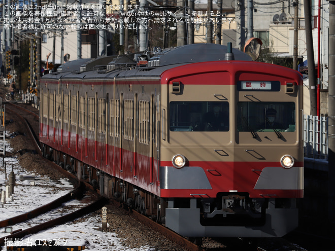 【西武】新101系1253F使用の団体臨時列車が新所沢〜上石神井で運転を田無駅で撮影した写真