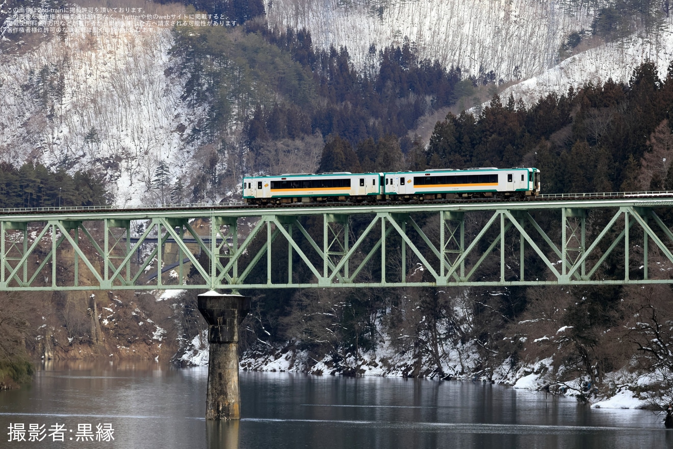 【JR東】キハ110-242+キハ110-238(陸羽西線色)を使用した只見線団臨の拡大写真