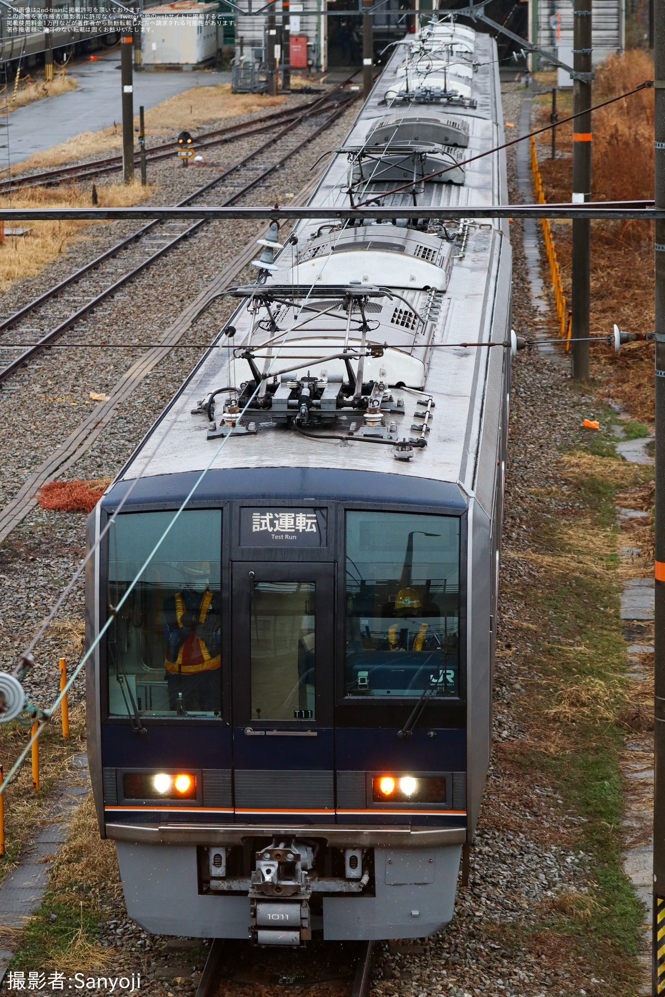 【JR西】207系T11編成網干総合車両所出場に向けた構内試運転の拡大写真