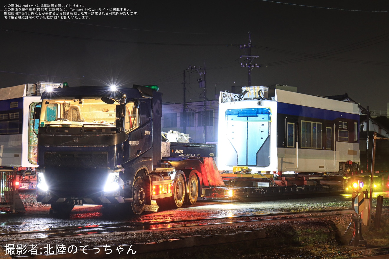 【福鉄】F2000形「FUKURAM Liner」がアルナ車両より陸送の拡大写真