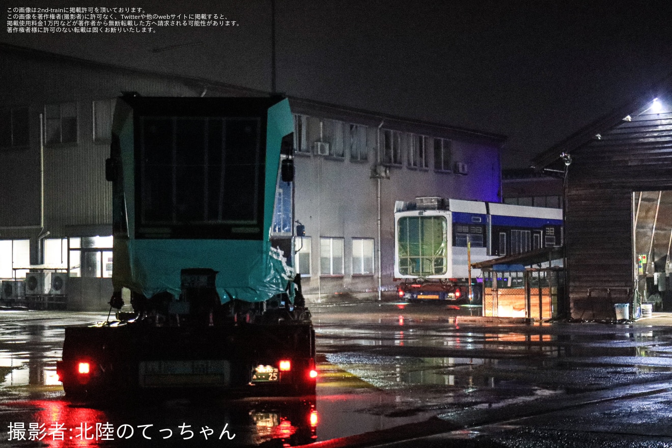 【福鉄】F2000形「FUKURAM Liner」がアルナ車両より陸送の拡大写真