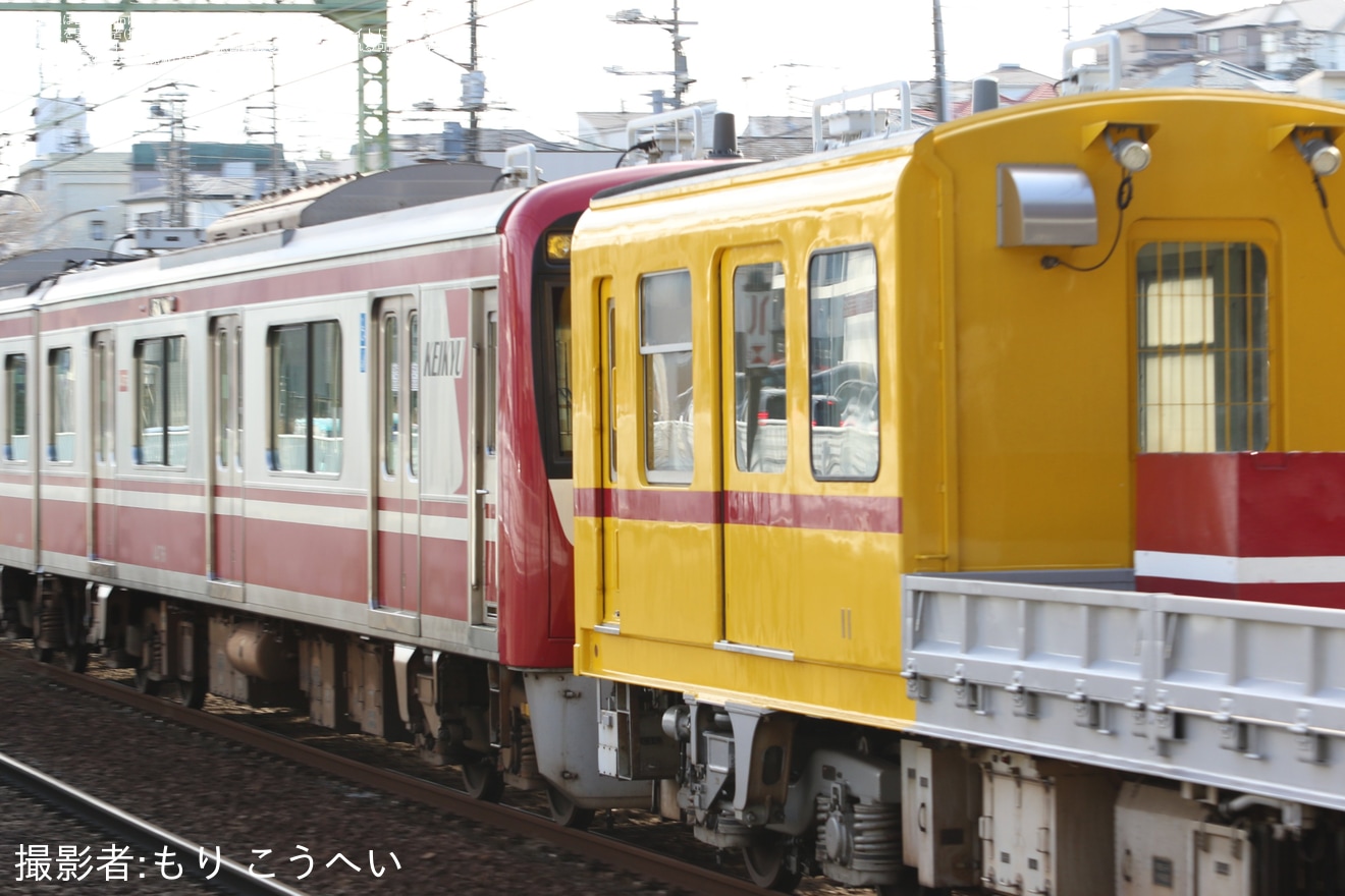 【京急】デト11-12と新1000形1473編成が連結されて運行の拡大写真