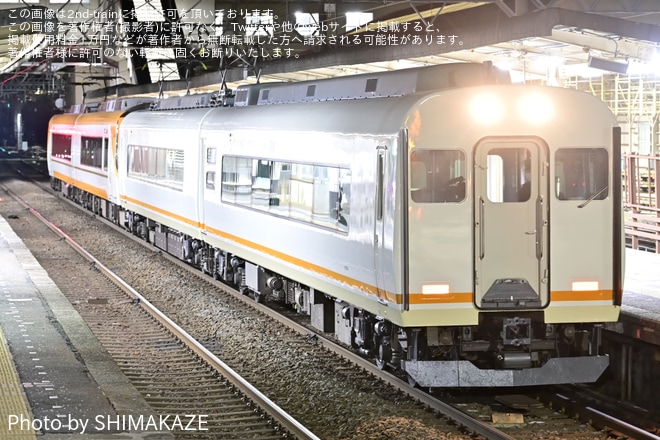 【近鉄】21000系 UB02五位堂検修車庫出場回送を塩浜駅で撮影した写真