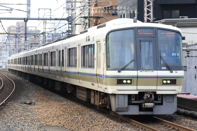 【JR西】221系NB809編成の種別幕がLED化を福島駅で撮影した写真