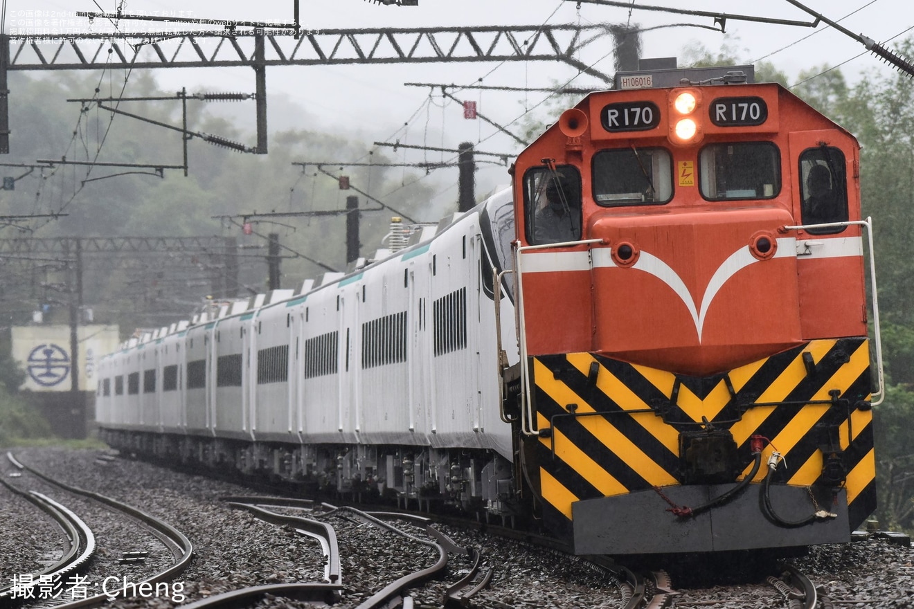  【台鐵】EMU3000型第28編成が輸送の拡大写真