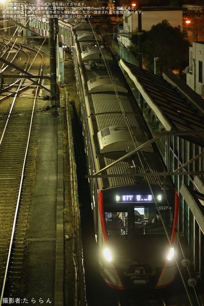 【都営】5500形5527編成浅草橋駅ホームドア輸送を不明で撮影した写真