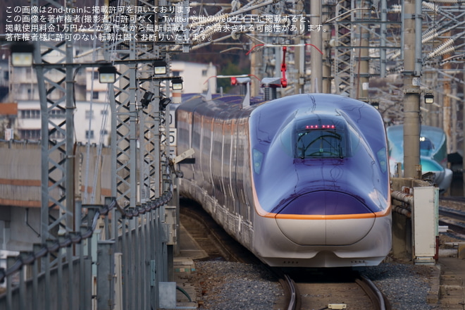 【JR東】山形新幹線の新型車両E8系G1編成日中に本線試運転を福島駅で撮影した写真