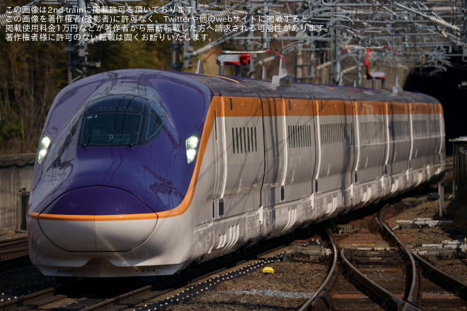 【JR東】山形新幹線の新型車両E8系G1編成日中に本線試運転を白石蔵王駅で撮影した写真
