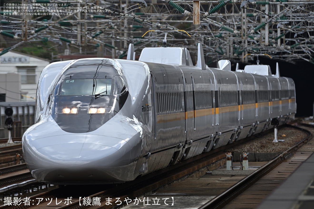 【JR西】700系E4編成「レールスター」博多総合車両所出場試運転の拡大写真
