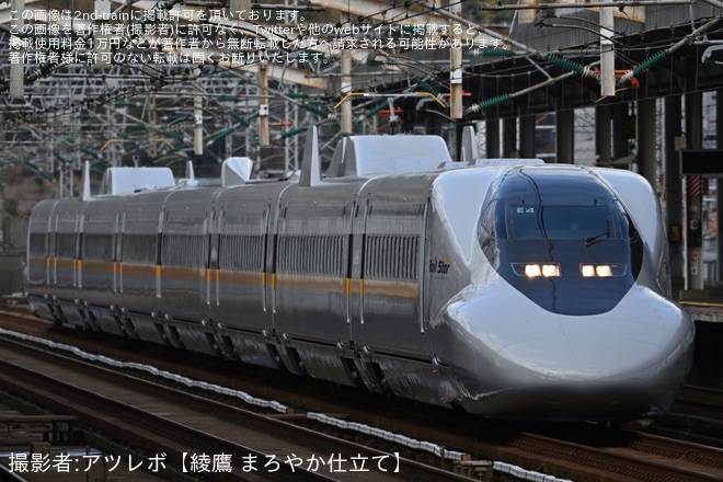 【JR西】700系E4編成「レールスター」博多総合車両所出場試運転を不明で撮影した写真