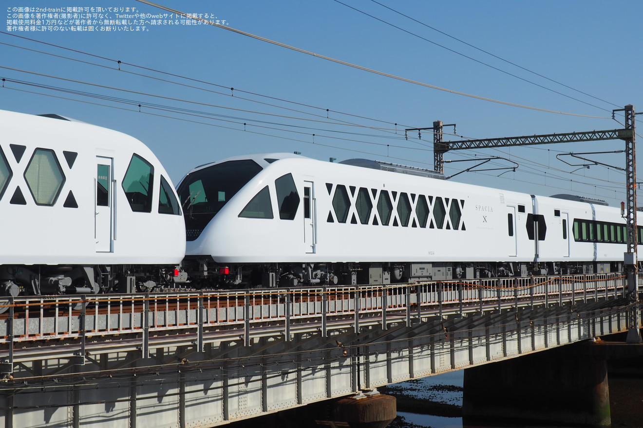 【東武】N100系「スペーシアX」甲種輸送の拡大写真