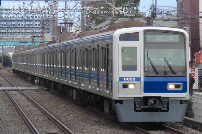 【西武】6000系6108Fが西武新宿線の運用へを西武柳沢駅で撮影した写真