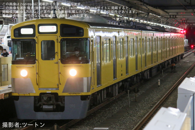【西武】新2000系2515F狭山線代走返却回送を所沢駅で撮影した写真