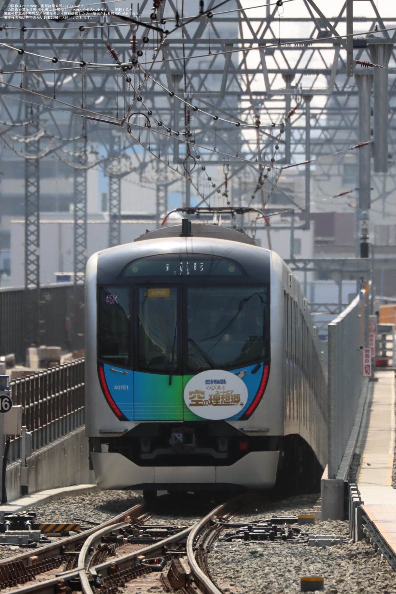 【西武】40000系40151F(ドラえもんラッピング車)東急新横浜線試運転の拡大写真