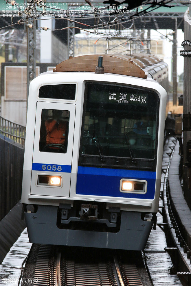 【西武】6000系6158F東急新横浜線で試運転を田園調布駅で撮影した写真