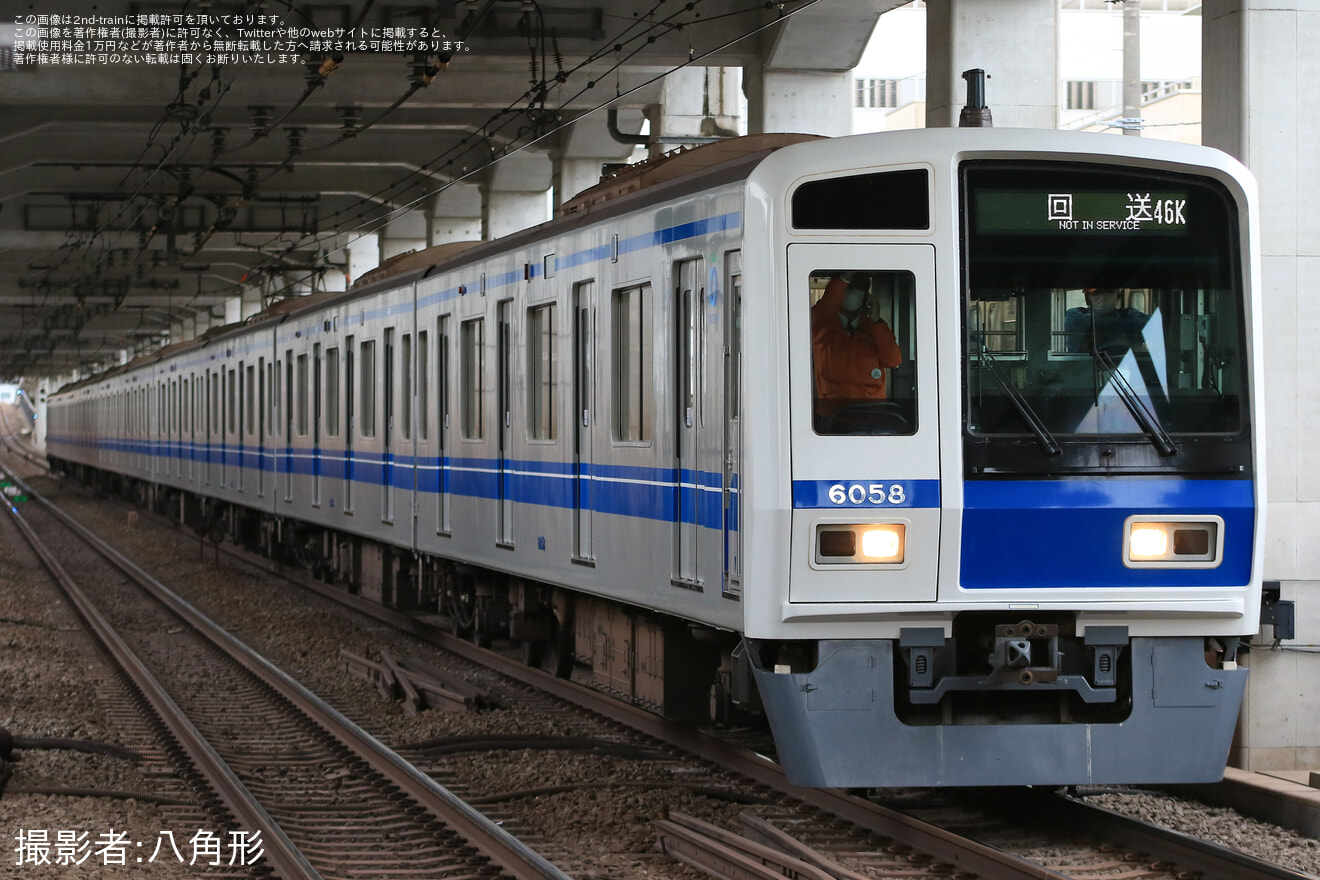 【西武】6000系6158F東急新横浜線で試運転の拡大写真