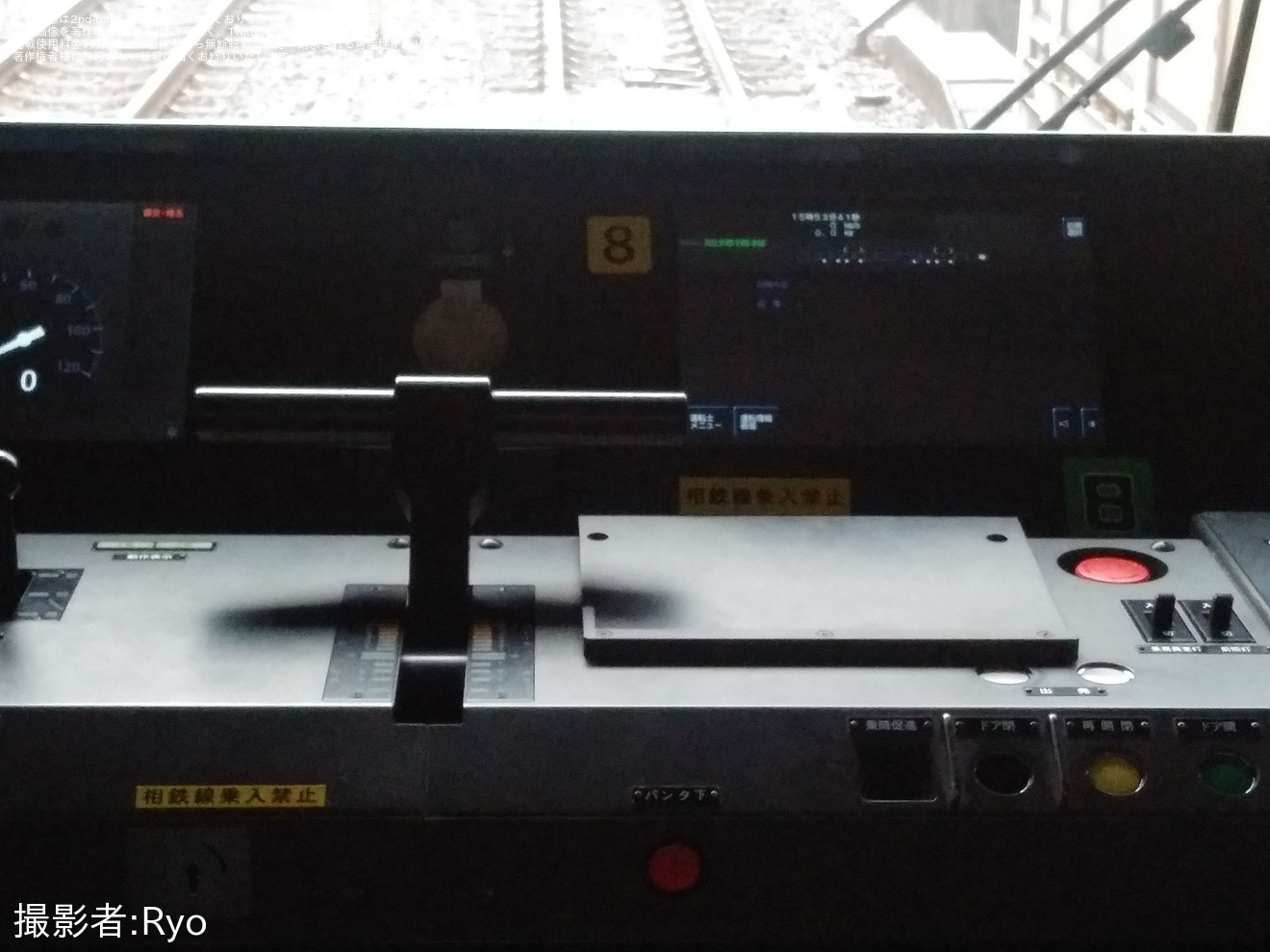 【東急】3020系3122Fの運転台に相鉄線乗入禁止のテプラの拡大写真