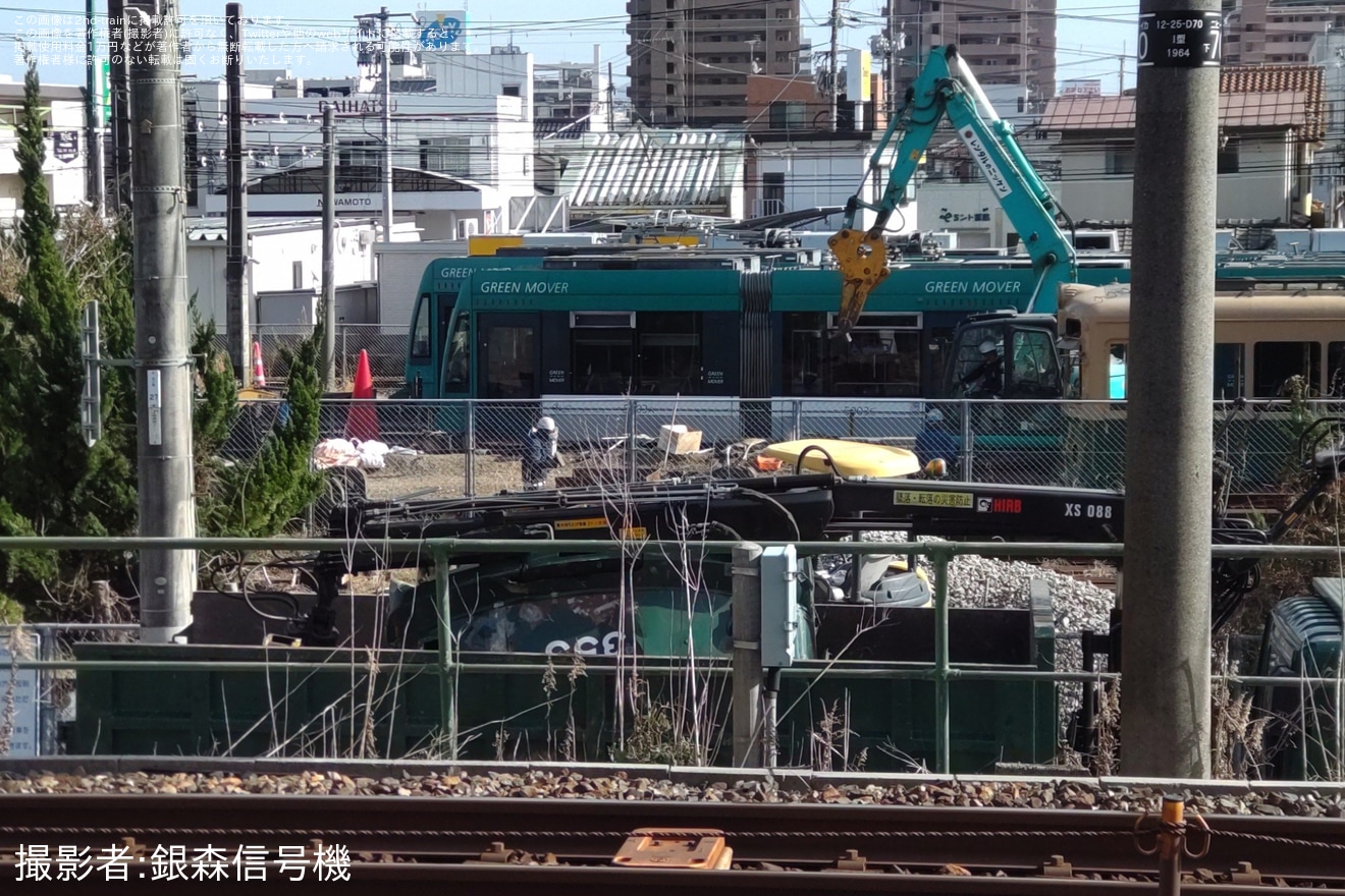 【広電】350形353号へ解体作業が実施の拡大写真