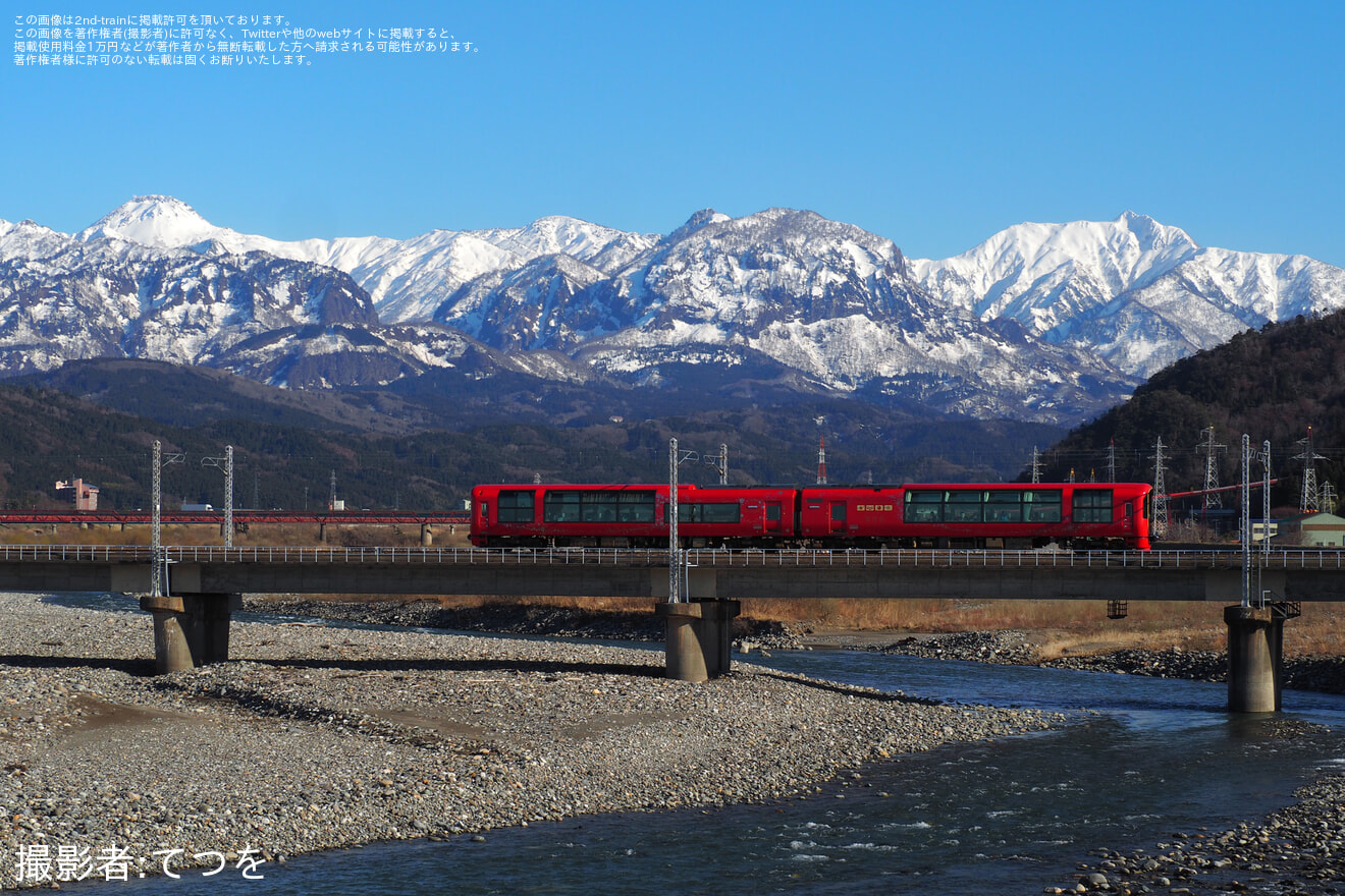 【トキ鉄】「雪月花」があいの風とやま鉄道への乗り入れ「越後・越中紀行」ツアーを催行の拡大写真