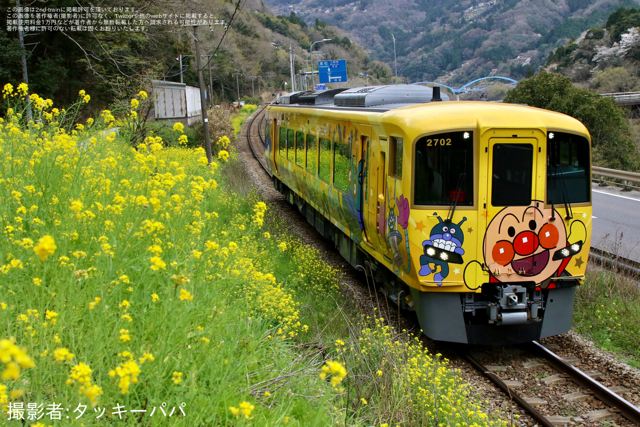 【JR四】きいろいアンパンマン列車2700系2702号車が多度津工場出場の拡大写真