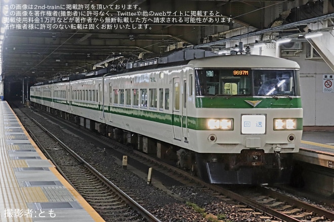 【JR東】185系C1編成(新幹線リレー号塗装)返却回送を不明で撮影した写真