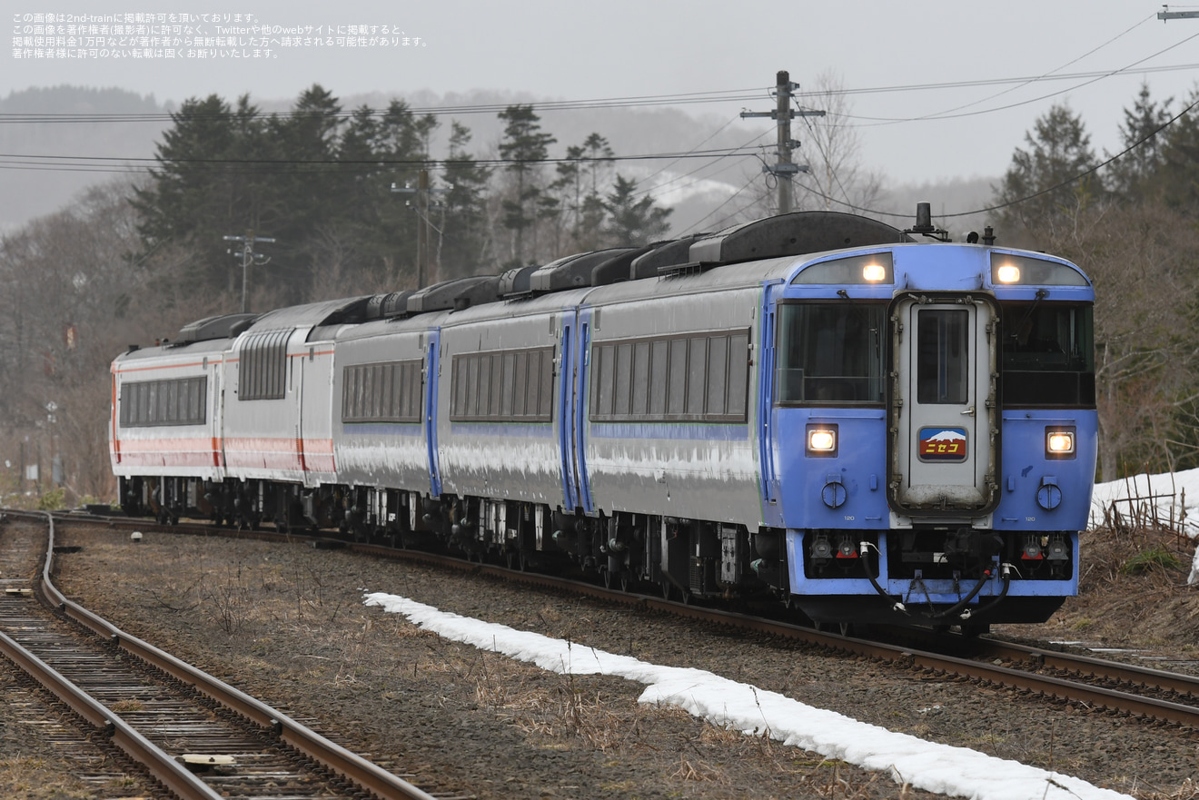 【JR北】キハ183系特急「ニセコ号」が臨時運行の拡大写真