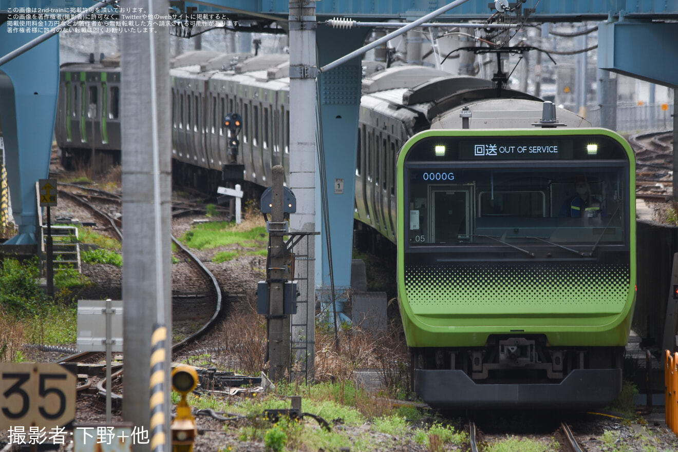 【JR東】E235系トウ05編成 東京総合車両センター入場(202303)の拡大写真