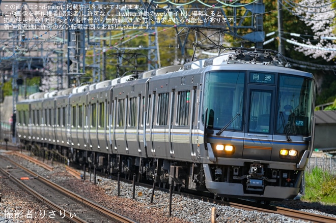 【JR西】223系MA08編成とMA09編成が吹田総合車両所京都支所へ回送を不明で撮影した写真