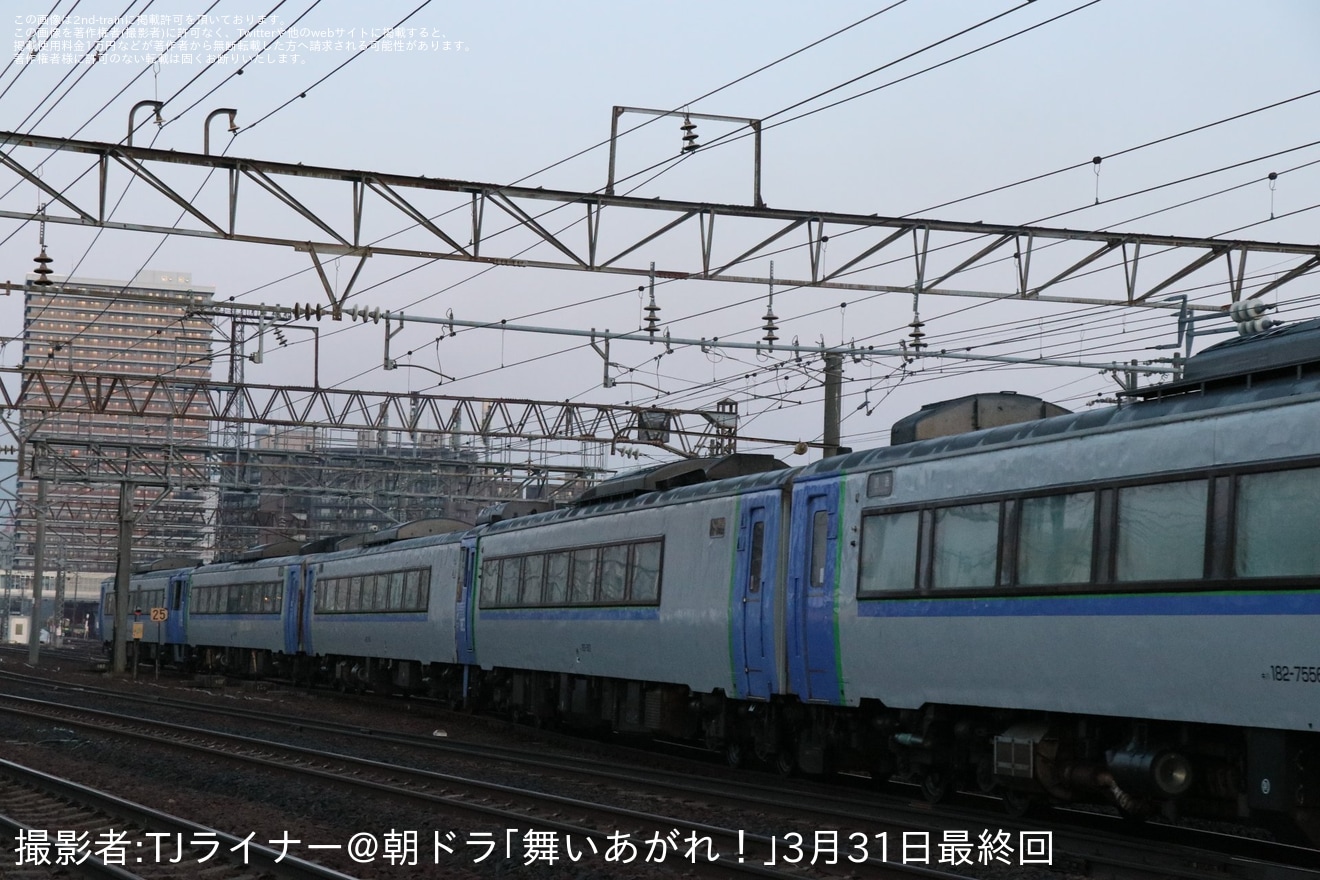 【JR北】キハ183系5両が釧路運輸車両所へ配給輸送の拡大写真