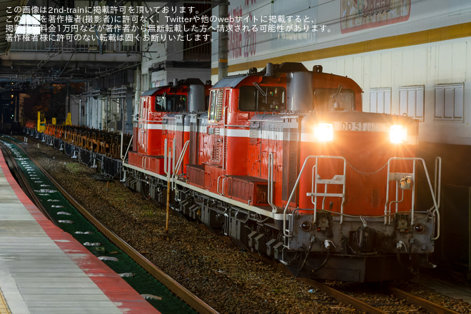【JR西】DD51-1183+DD51-1109が牽引する王寺工臨を茨木駅で撮影した写真