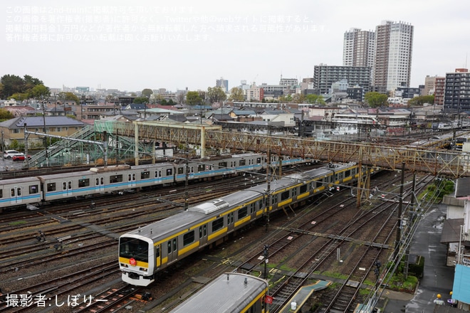 【JR東】E231系500番台ミツA525編成 鉄道開業150周年HM取り外し作業を実施