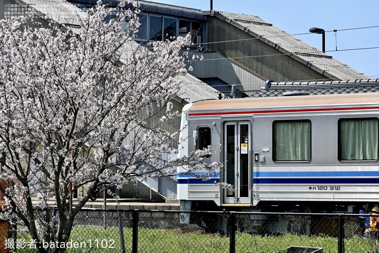 【JR西】キハ120-312が、後藤総合車両所本所を出場し試運転の拡大写真