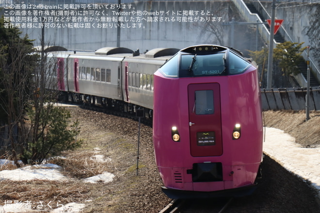 【JR北】キハ261系5000番台ST-5101＋ST-5201編成(はまなす編成)が函館本線(山線)で試運転を不明で撮影した写真