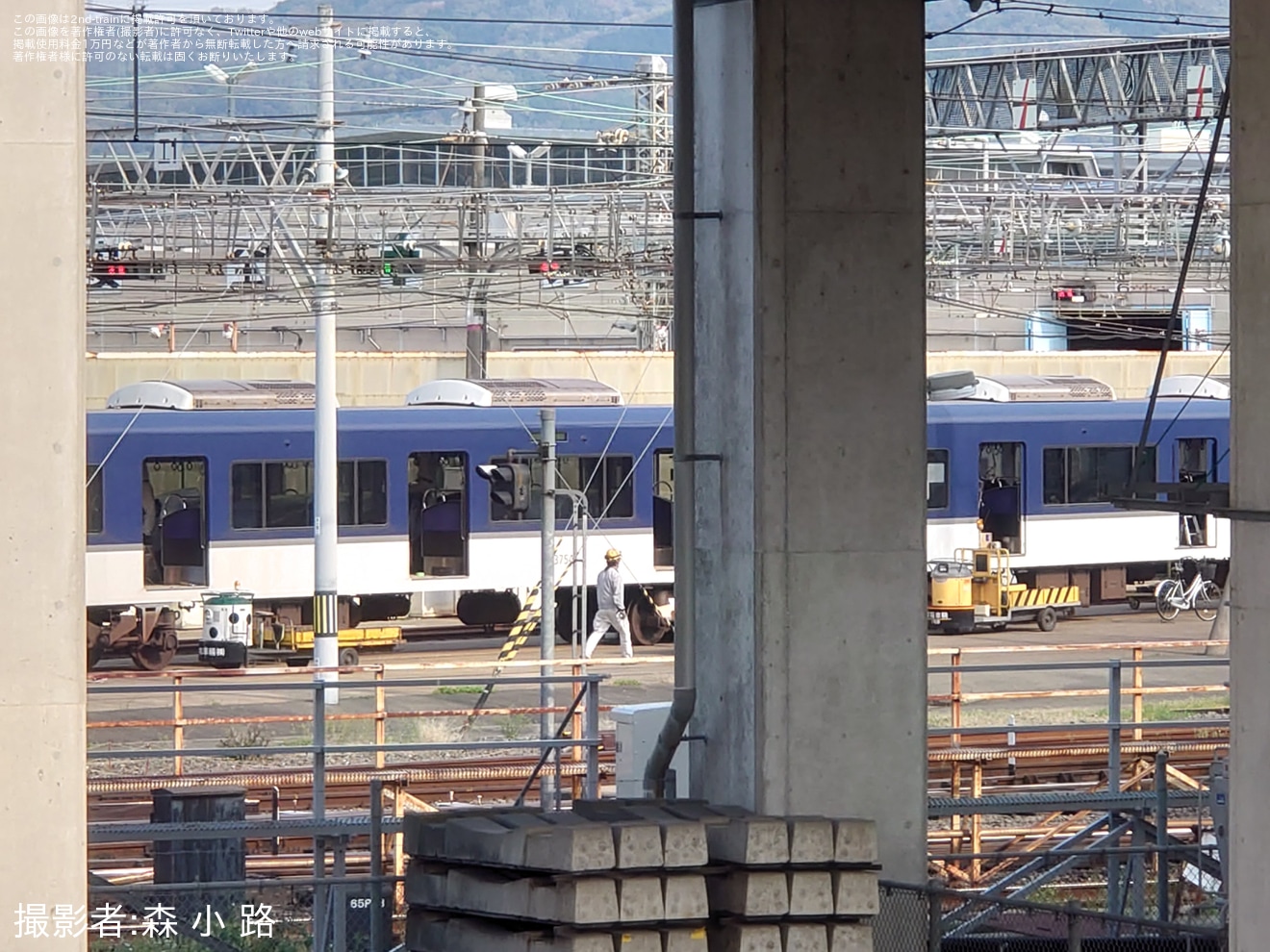 【京阪】プレミアムカー導入で余剰の3000系3750形が工事中の拡大写真