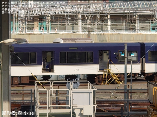 【京阪】プレミアムカー導入で余剰の3000系3750形が工事中を不明で撮影した写真